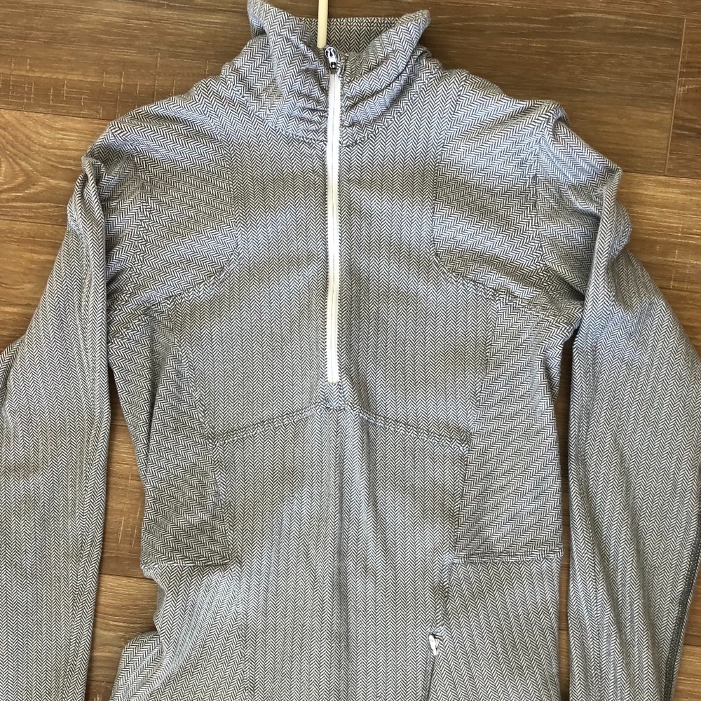 Lululemon Grey and White Houndstooth Half Zip